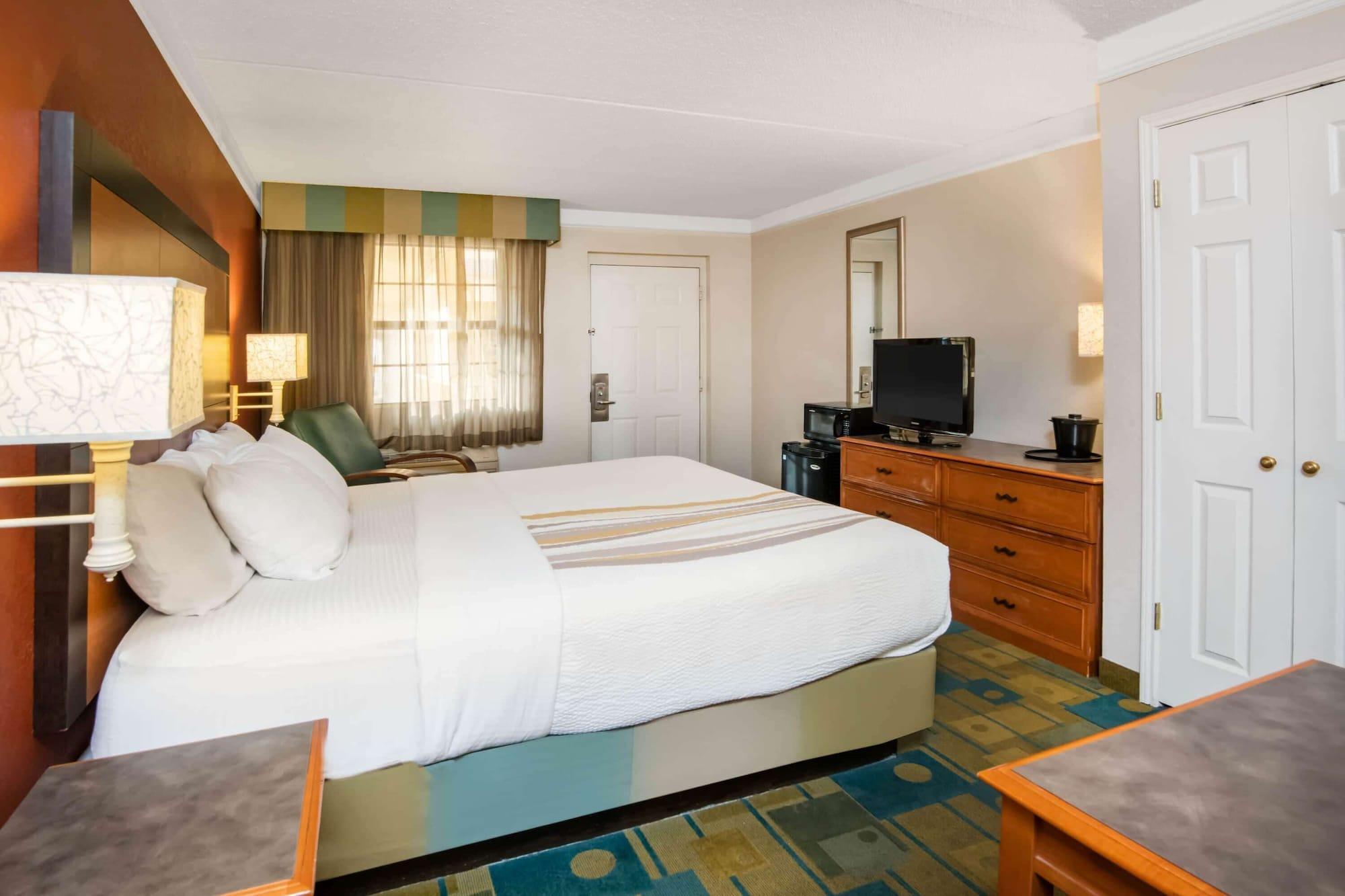 La Quinta Inn By Wyndham Colorado Springs Garden Of The Gods Exterior photo