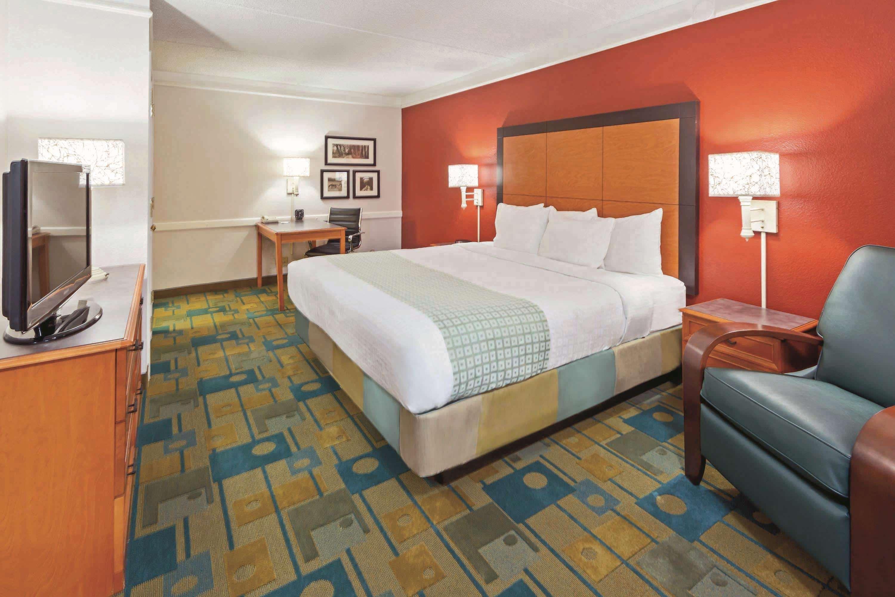 La Quinta Inn By Wyndham Colorado Springs Garden Of The Gods Exterior photo