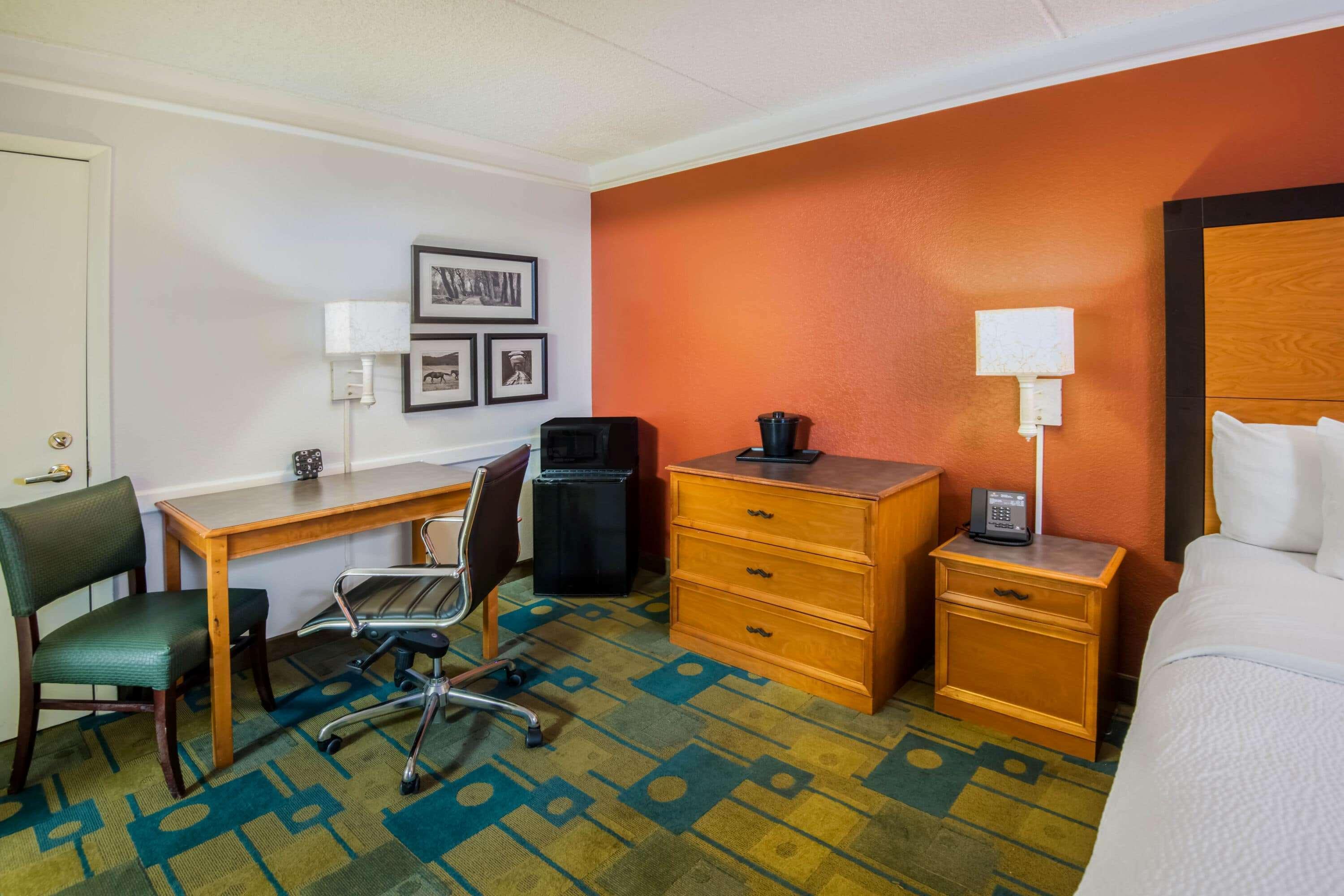 La Quinta Inn By Wyndham Colorado Springs Garden Of The Gods Exterior photo