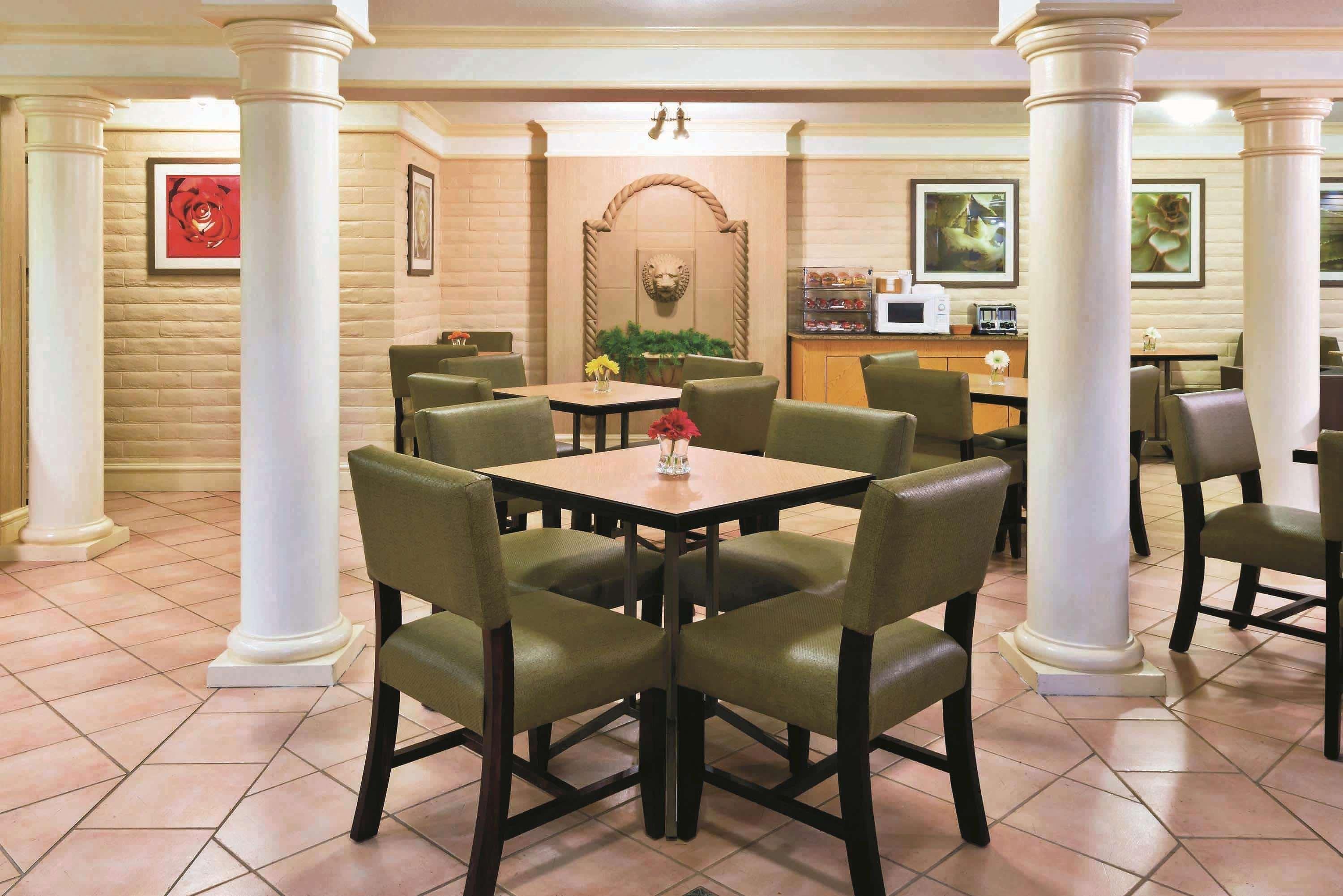 La Quinta Inn By Wyndham Colorado Springs Garden Of The Gods Exterior photo