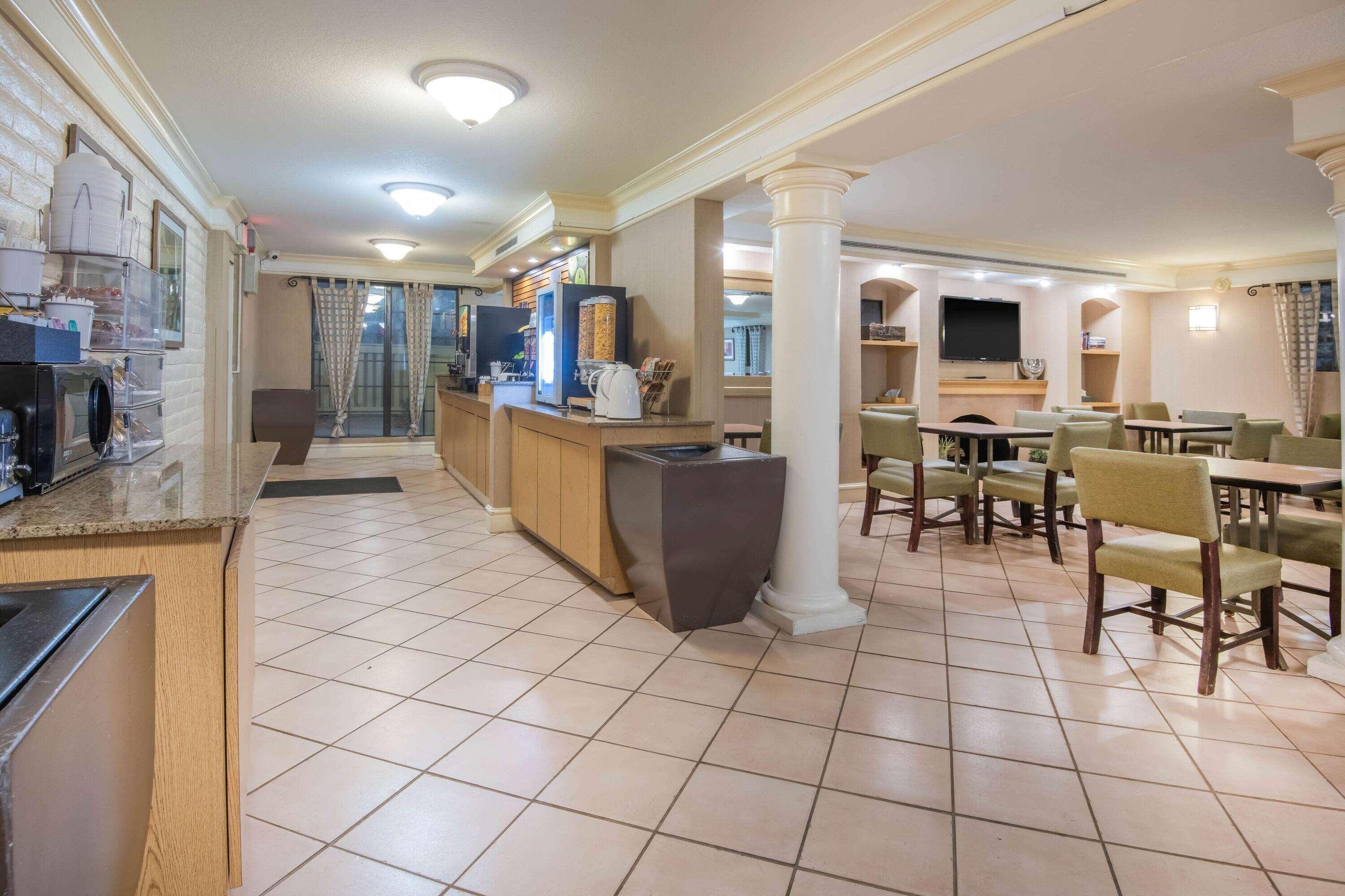 La Quinta Inn By Wyndham Colorado Springs Garden Of The Gods Exterior photo