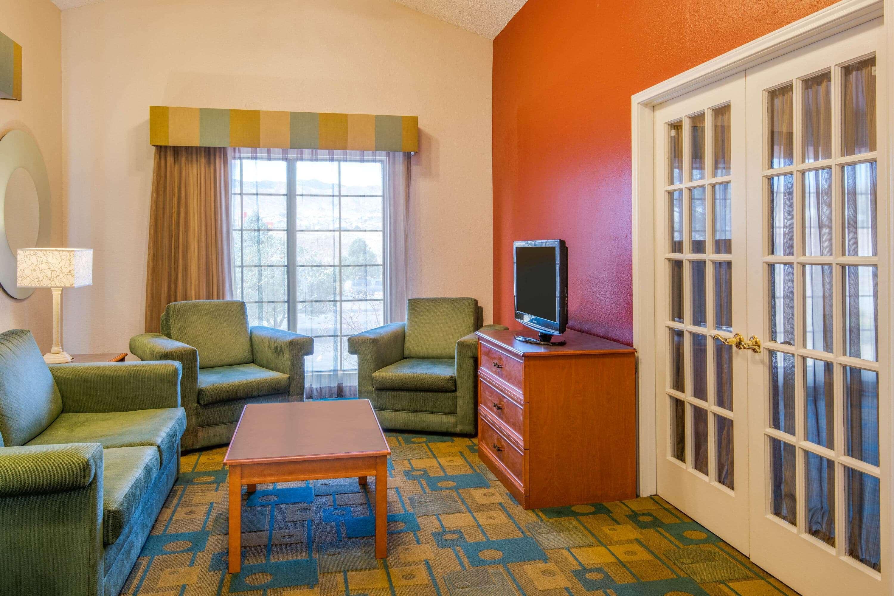 La Quinta Inn By Wyndham Colorado Springs Garden Of The Gods Exterior photo