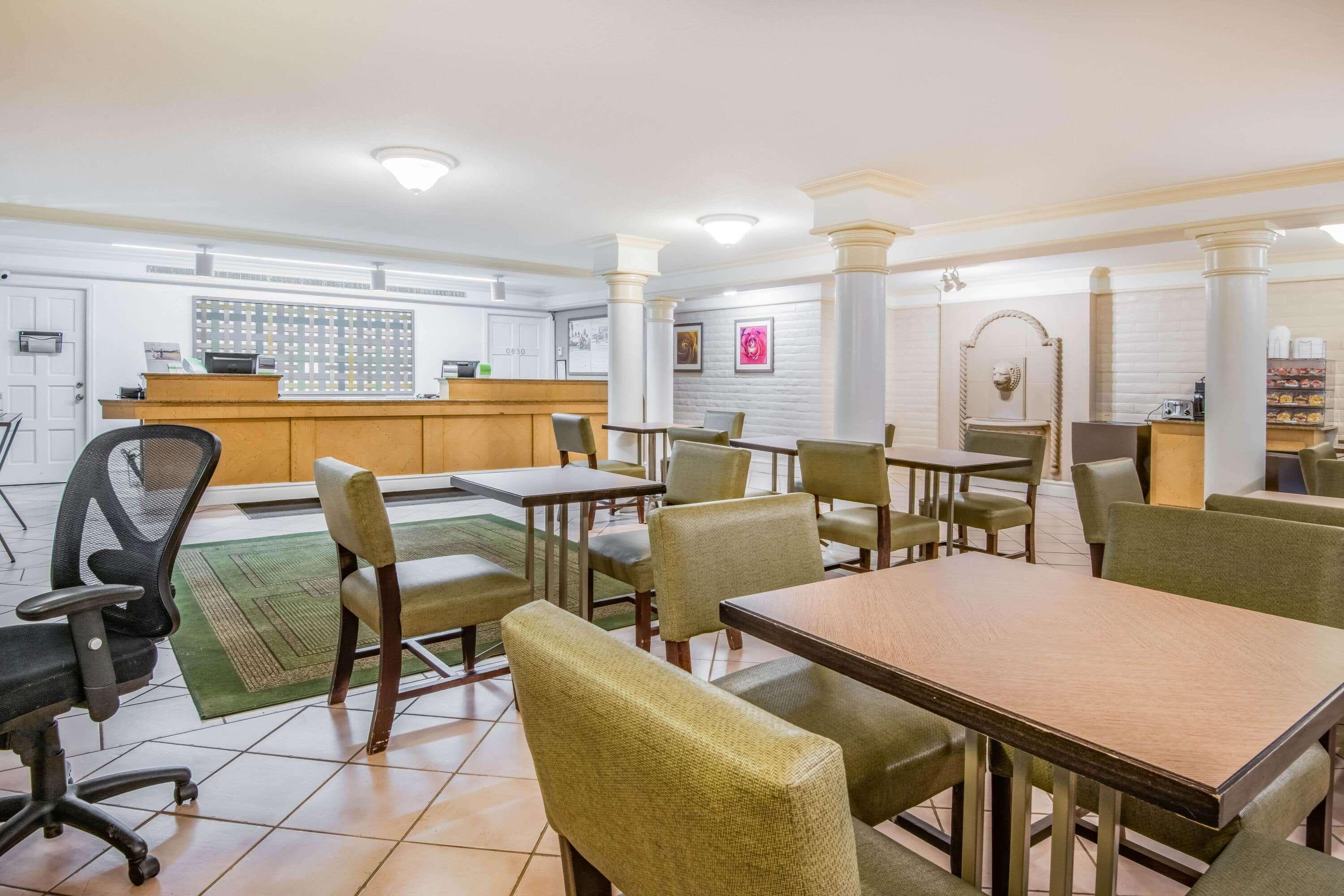 La Quinta Inn By Wyndham Colorado Springs Garden Of The Gods Exterior photo