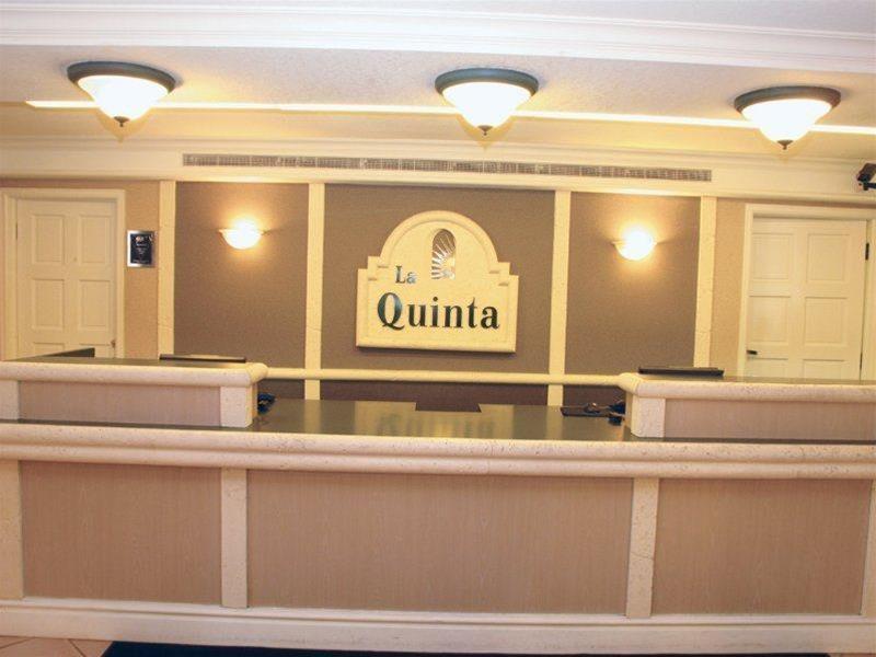 La Quinta Inn By Wyndham Colorado Springs Garden Of The Gods Exterior photo