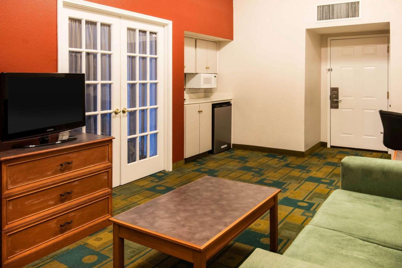 La Quinta Inn By Wyndham Colorado Springs Garden Of The Gods Exterior photo