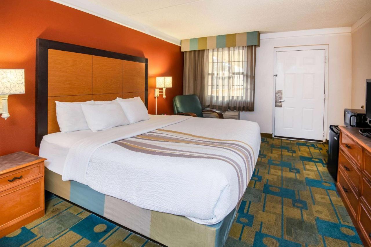 La Quinta Inn By Wyndham Colorado Springs Garden Of The Gods Exterior photo